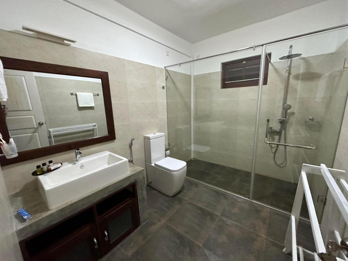 Hummingbird Leisure Villa-anuradhapura Villa *